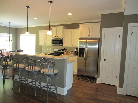 3rd image of 1924 Leighton Dr #B