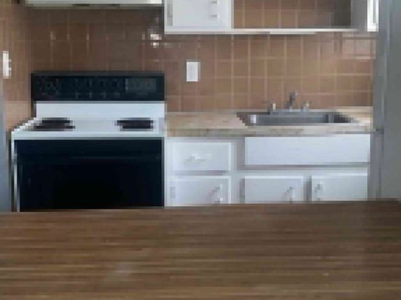 3rd image of 17572 Lake Shore Blvd #L204