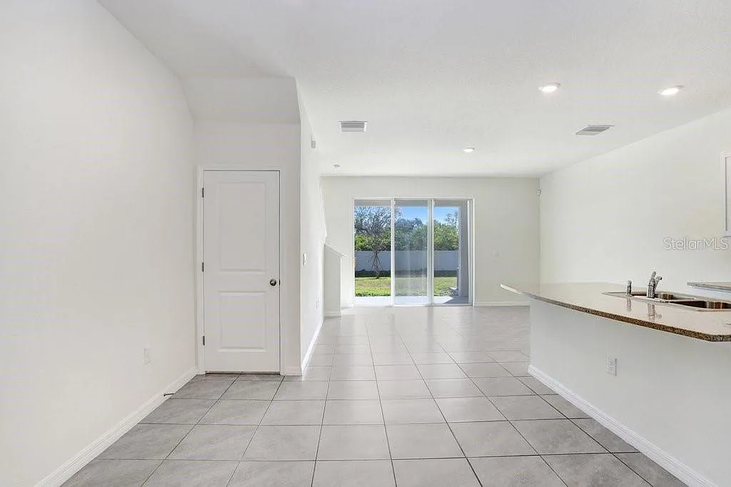 3 bed, 2.5 bath, 1634 sqft, $2,700 — Photo 4