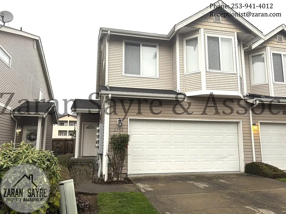 2752 Comet St