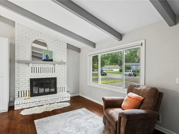 6412 W 76th St, Prairie Village, KS 66204