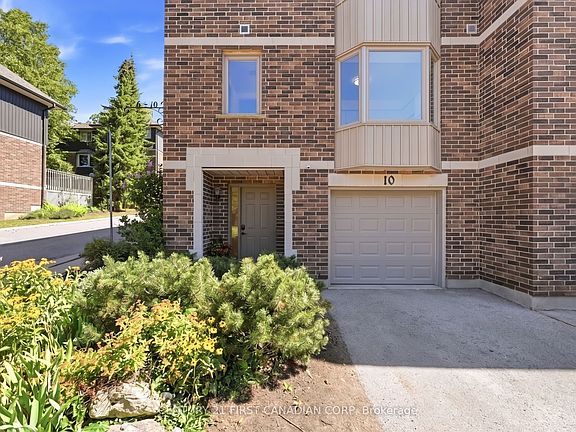 2nd image of 1548 Richmond St #10