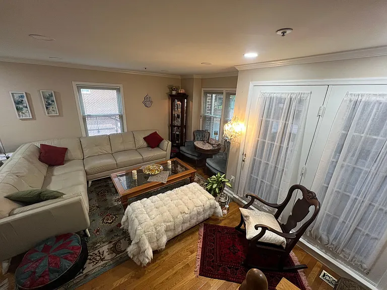 633 N Tazewell St — Photo 3