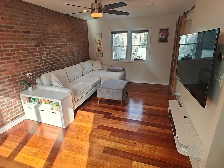 73R Rush St — Photo 4