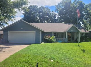 827 Apple Dr, Grove, OK 74344