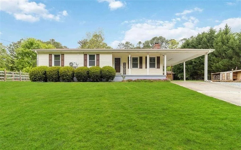 3 bed, 2.0 bath, 1208 sqft, $2,600 — Photo 1