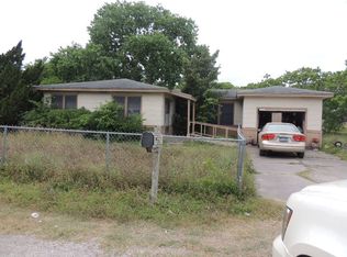 118 Parker St, Port Lavaca, TX 77979