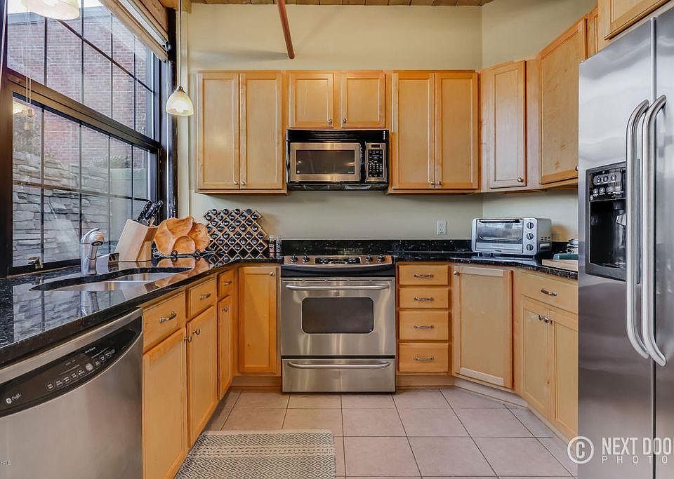 Upgraded Kitchen - Stainless - Granite