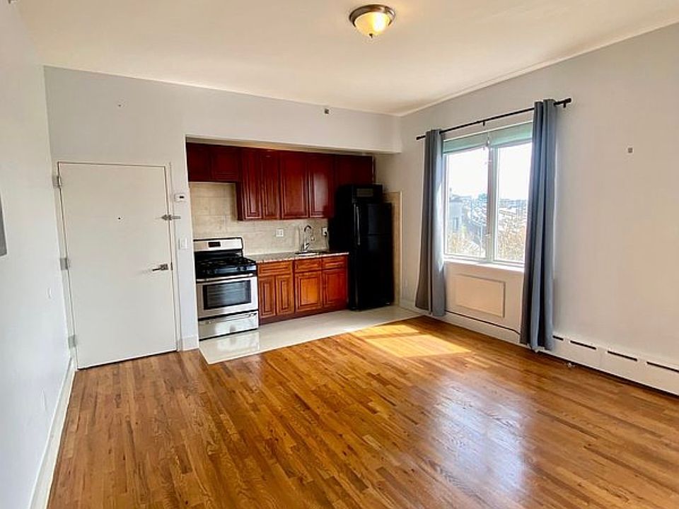1st image of 671 Henry St #3R