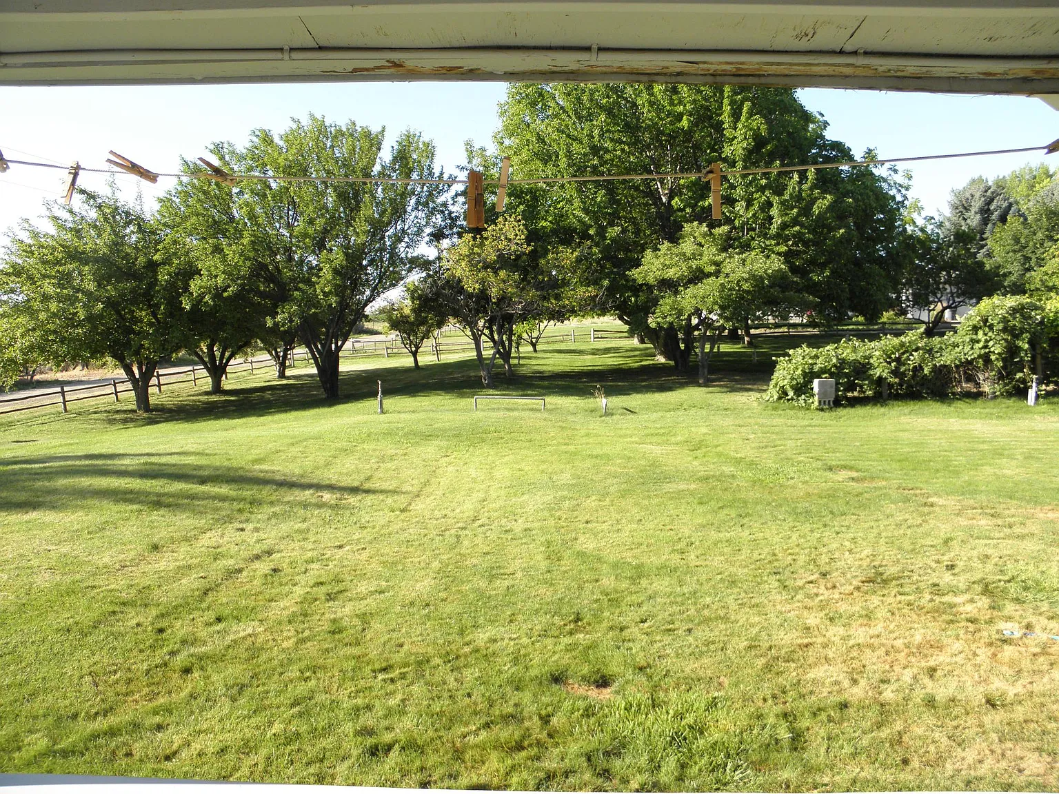 4 bed, 2700 sqft, $2,400 — Photo 2