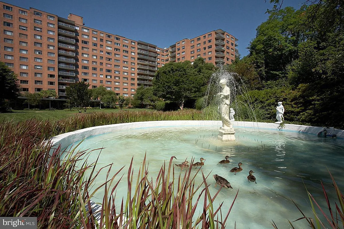 1 bed, 1045 sqft, $2,100 — Photo 3