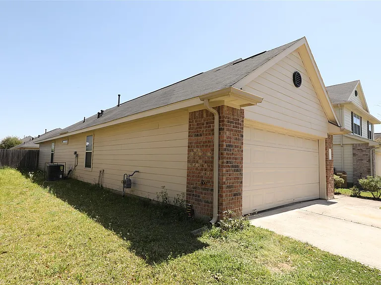 21430 Palma Grv — Photo 4