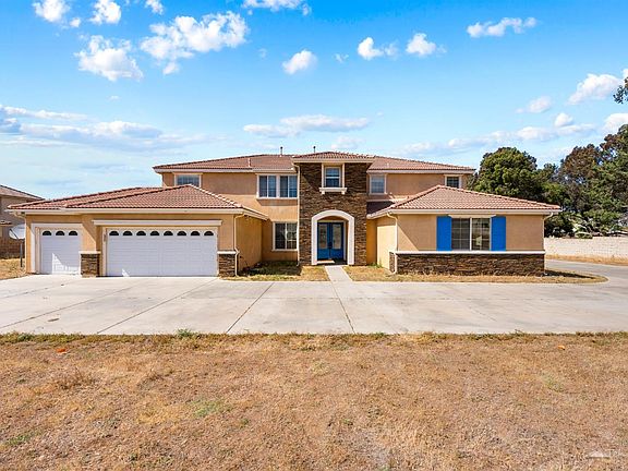3rd image of 658 E Lago Lindo Rd