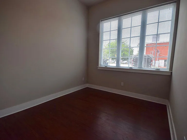 516 Rock St — Photo 17