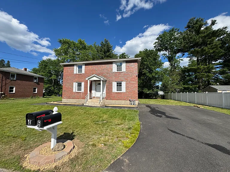4 Daytona St — Photo 1