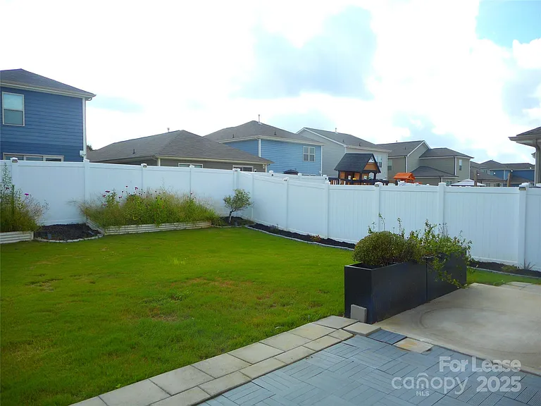 3058 Eastcott Ave — Photo 4