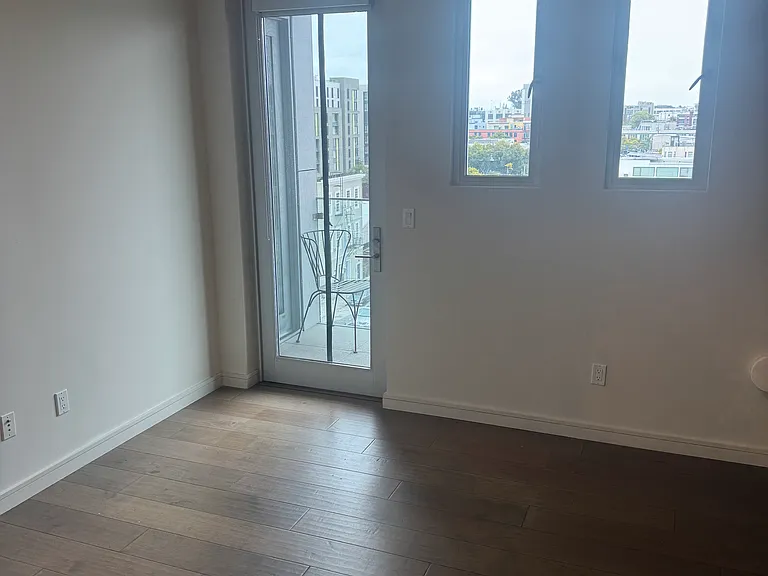 600 South Van Ness — Photo 23