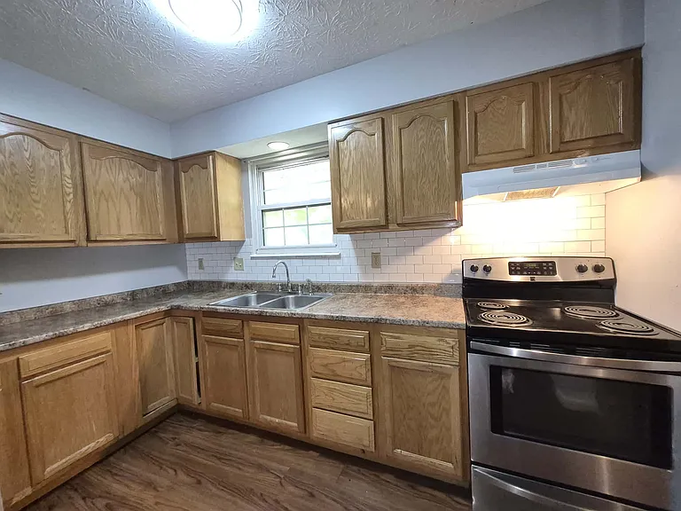 5504 Madisonwoods Dr — Photo 4