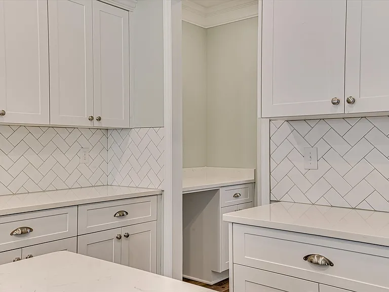 705 Navan Ln — Photo 20