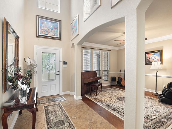 4th image of 100 Parker Oaks Ln