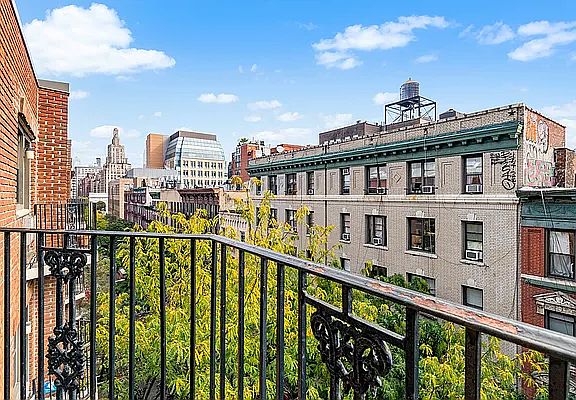 2nd image of 211 Thompson St Penthouse M