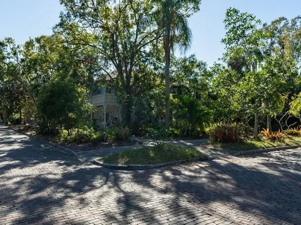 1030 2nd St N, Saint Petersburg, FL 33701