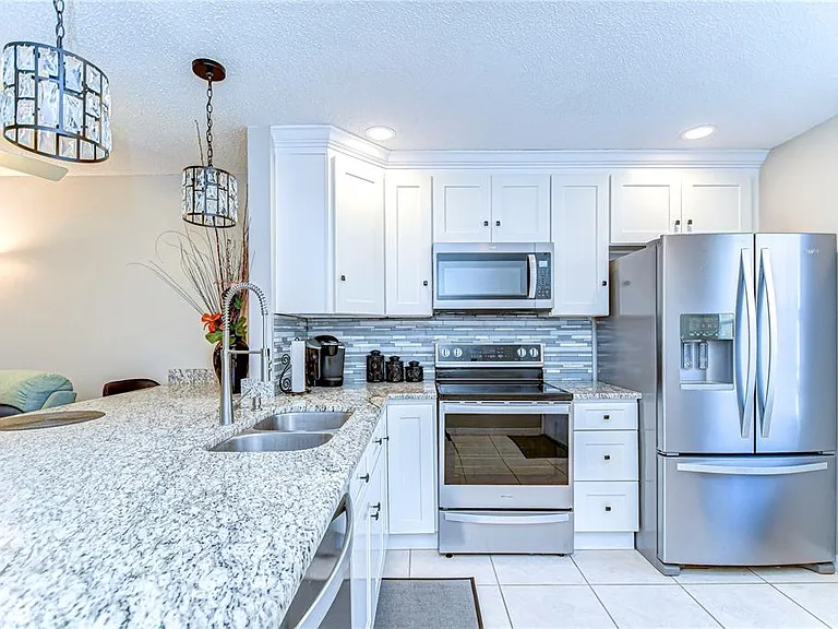 13870 Oakwood Ln — Photo 5