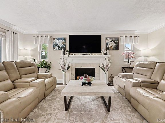 5th image of 15283 Couzens Ave