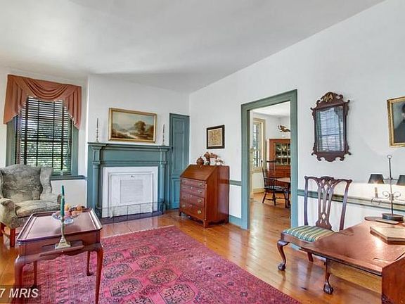 4th image of 546 W King St