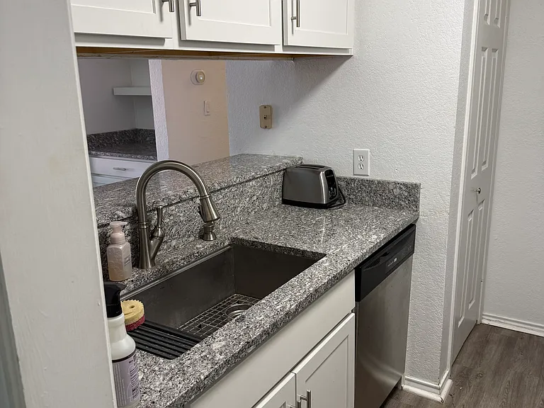 1202 Thorpe Ln #702 — Photo 7