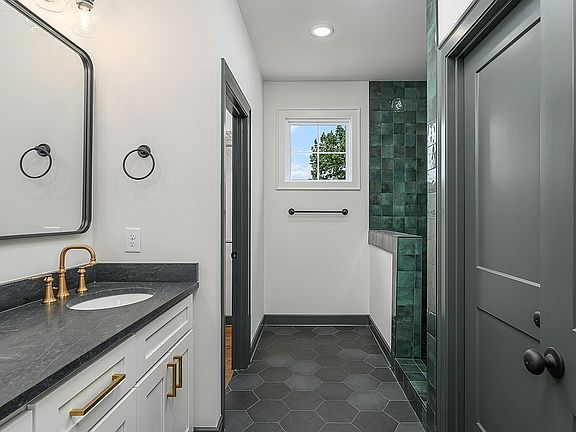 2nd image of 105 Scruggs St
