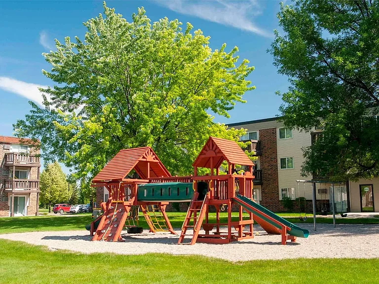 Forest Park Apartments — Photo 4