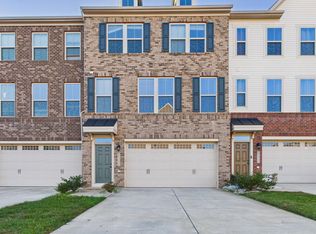 8909 Foxway Ridge Ln, Manassas, VA 20110
