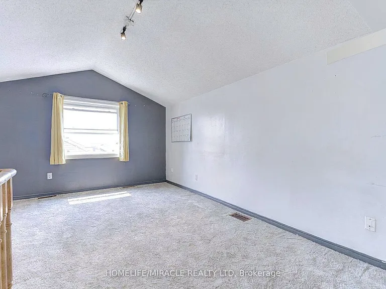 45 Sunley Cres — Photo 16