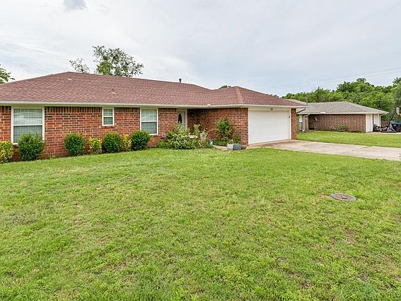 2nd image of 802 Jay Dr