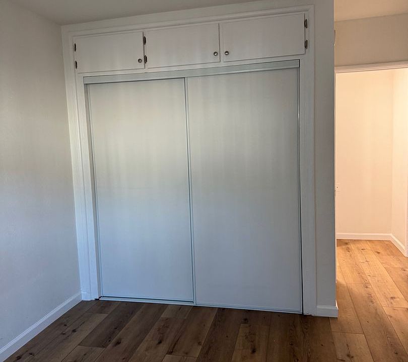 1st image of 13759 Oxnard St #103