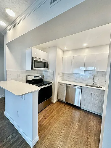 310 Hammond Pond Pkwy #504 Photo 1