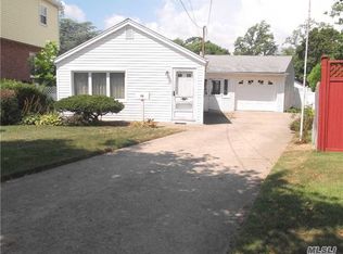 26 Edna Ct, Valley Stream, NY 11580