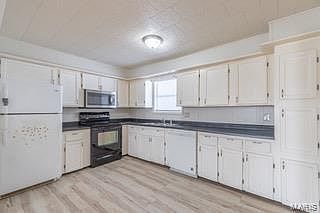 5th image of 167 Marler St