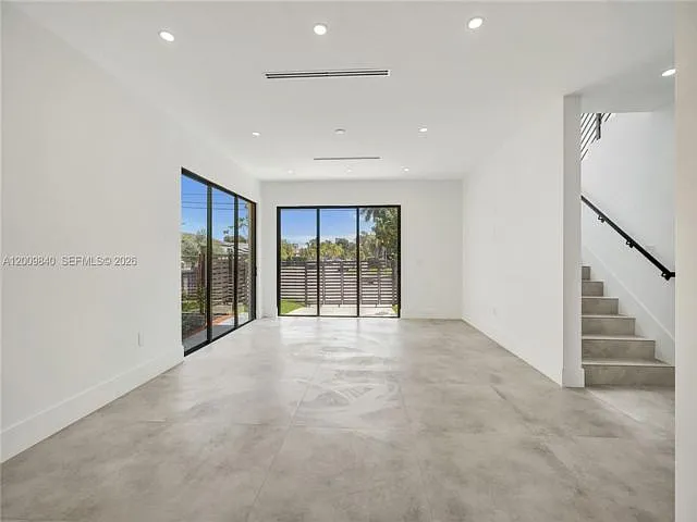 3 bed, 3.5 bath, 2250 sqft, $6,700 — Photo 2