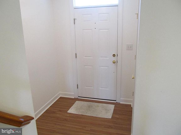 5th image of 36 River Ln