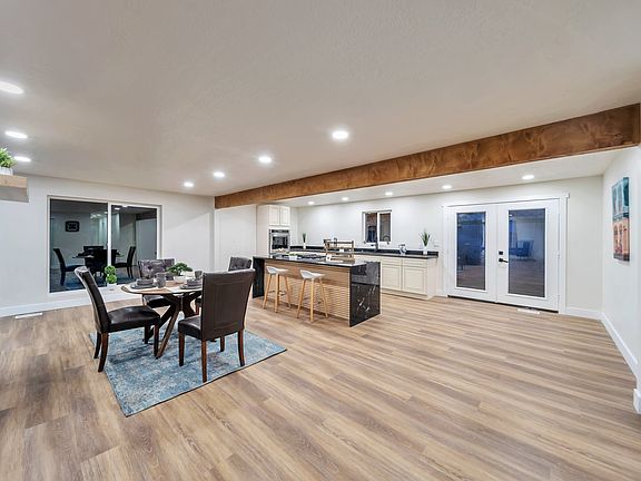 3rd image of 552 Chelsea Dr
