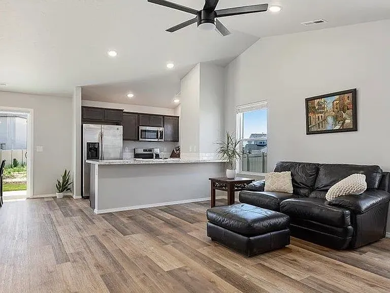 9087 W Candytuft St — Photo 2