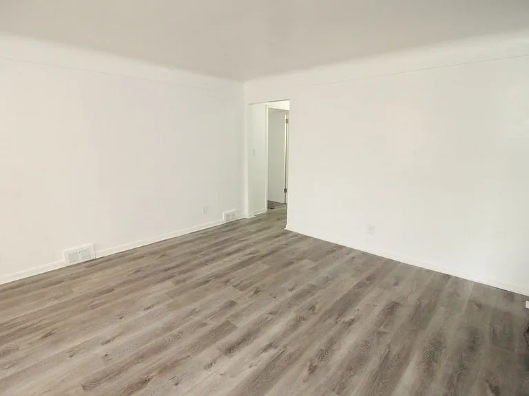 18112 Justine St — Photo 2