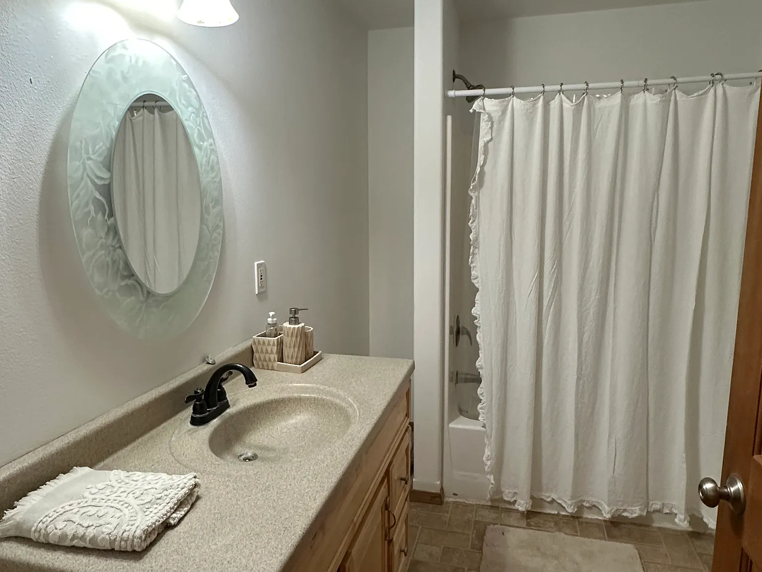3 bed, 2400 sqft, $1,800 — Photo 3
