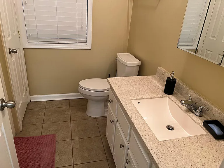 102 N Main St — Photo 15