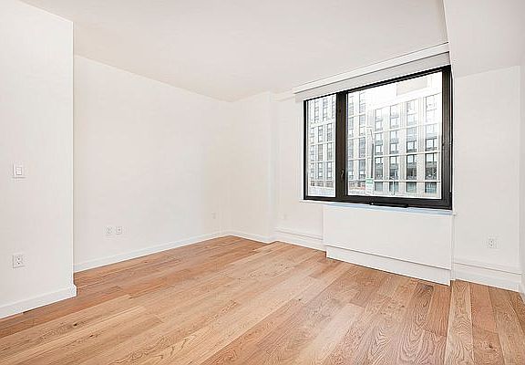 5th image of 411 35th St #3S