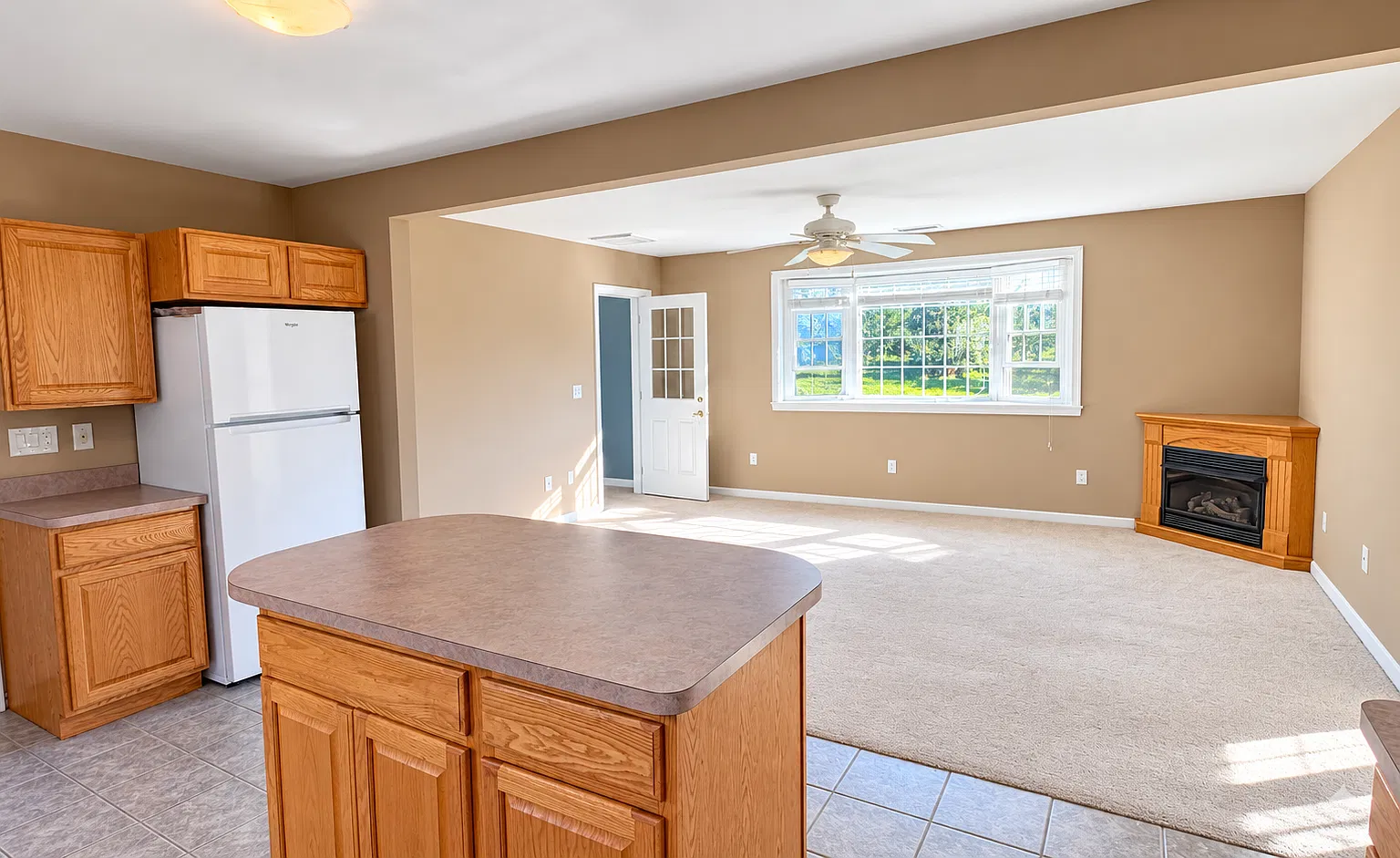 1 bed, 868 sqft, $2,000 — Photo 3