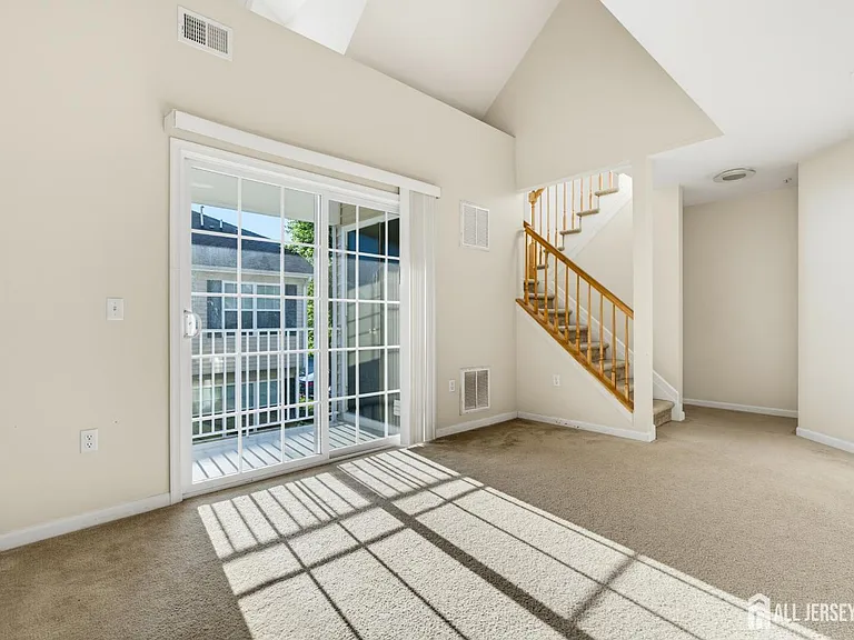 1054 Morning Glory Dr — Photo 6