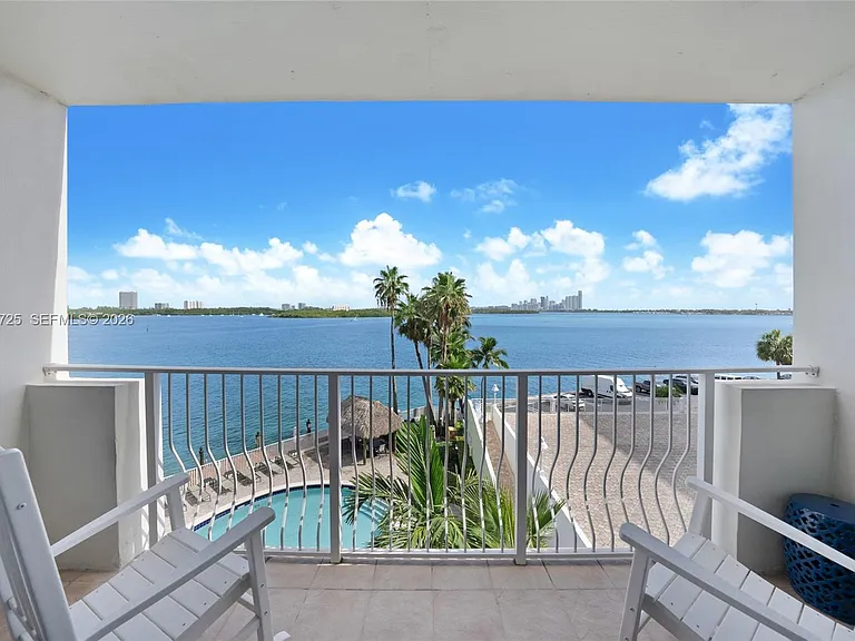 10350 W Bay Harbor Dr #4R — Photo 4